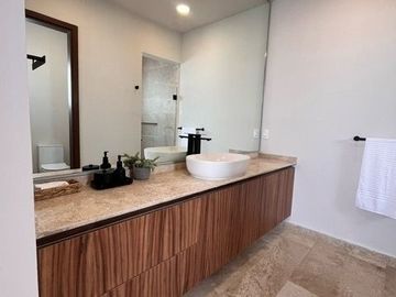 Casa en Venta en zona Cañadas del Lago, Alberca, 3 Recámaras, Cto Servicio..