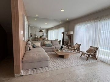 Casa en Venta en zona Cañadas del Lago, Alberca, 3 Recámaras, Cto Servicio..