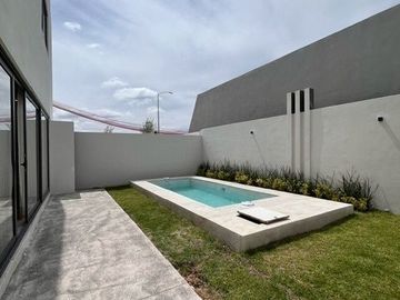 Casa en Venta en zona Cañadas del Lago, Alberca, 3 Recámaras, Cto Servicio..