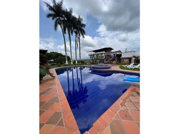 Finca el alquiler en Pereira, 20 Personas