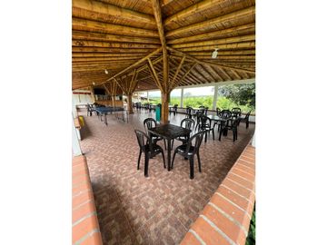 Finca el alquiler en Pereira, 20 Personas