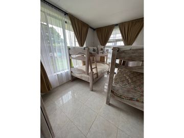 Finca el alquiler en Pereira, 20 Personas