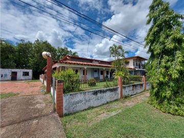 VENDO CASA EN CHITRE