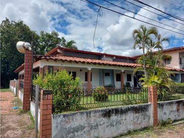 VENDO CASA EN CHITRE