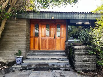 Casa en venta en Fracc. sobre Camino Real a Cholula, con 2,500m2 de Terreno