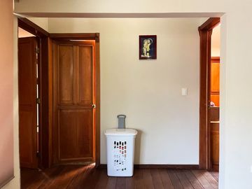 Casa en venta en Fracc. sobre Camino Real a Cholula, con 2,500m2 de Terreno