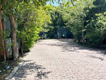 Casa en venta en Fracc. sobre Camino Real a Cholula, con 2,500m2 de Terreno