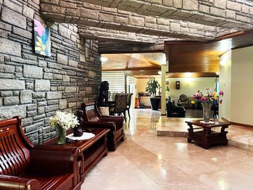 Casa en venta en Fracc. sobre Camino Real a Cholula, con 2,500m2 de Terreno