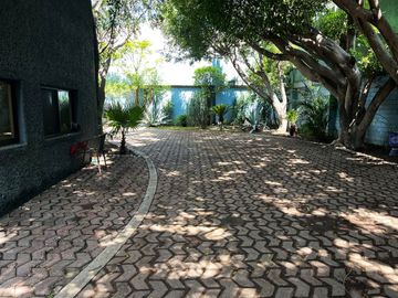 Casa en venta en Fracc. sobre Camino Real a Cholula, con 2,500m2 de Terreno