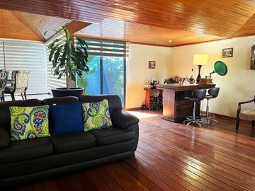 Casa en venta en Fracc. sobre Camino Real a Cholula, con 2,500m2 de Terreno