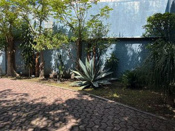 Casa en venta en Fracc. sobre Camino Real a Cholula, con 2,500m2 de Terreno