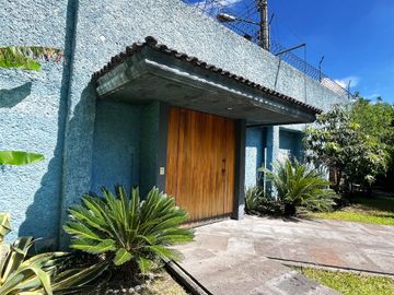 Casa en venta en Fracc. sobre Camino Real a Cholula, con 2,500m2 de Terreno