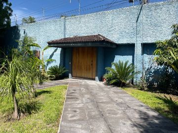 Casa en venta en Fracc. sobre Camino Real a Cholula, con 2,500m2 de Terreno