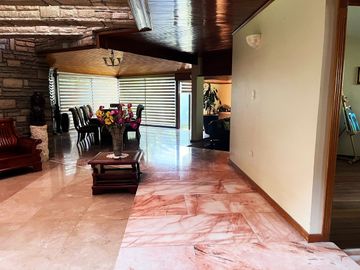 Casa en venta en Fracc. sobre Camino Real a Cholula, con 2,500m2 de Terreno