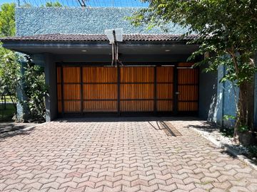 Casa en venta en Fracc. sobre Camino Real a Cholula, con 2,500m2 de Terreno