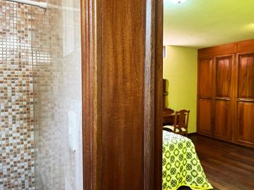 Casa en venta en Fracc. sobre Camino Real a Cholula, con 2,500m2 de Terreno