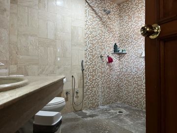 Casa en venta en Fracc. sobre Camino Real a Cholula, con 2,500m2 de Terreno