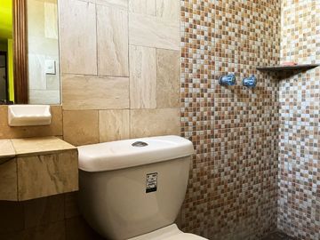 Casa en venta en Fracc. sobre Camino Real a Cholula, con 2,500m2 de Terreno
