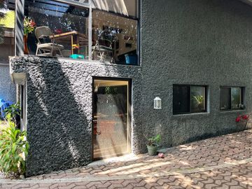 Casa en venta en Fracc. sobre Camino Real a Cholula, con 2,500m2 de Terreno