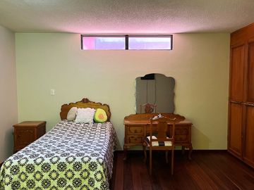 Casa en venta en Fracc. sobre Camino Real a Cholula, con 2,500m2 de Terreno