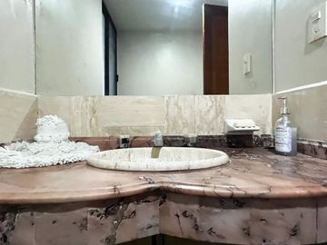 Casa en venta en Fracc. sobre Camino Real a Cholula, con 2,500m2 de Terreno