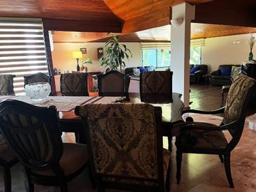 Casa en venta en Fracc. sobre Camino Real a Cholula, con 2,500m2 de Terreno