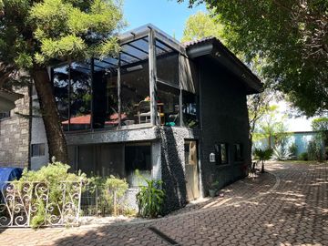 Casa en venta en Fracc. sobre Camino Real a Cholula, con 2,500m2 de Terreno