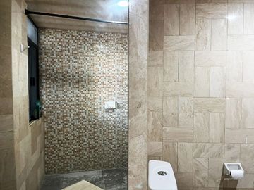 Casa en venta en Fracc. sobre Camino Real a Cholula, con 2,500m2 de Terreno