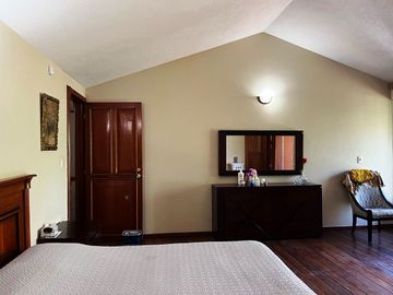 Casa en venta en Fracc. sobre Camino Real a Cholula, con 2,500m2 de Terreno