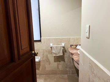 Casa en venta en Fracc. sobre Camino Real a Cholula, con 2,500m2 de Terreno