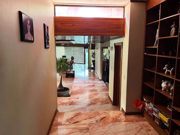 Casa en venta en Fracc. sobre Camino Real a Cholula, con 2,500m2 de Terreno
