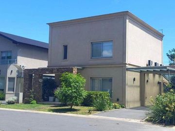 Casa en venta en Hurlingham