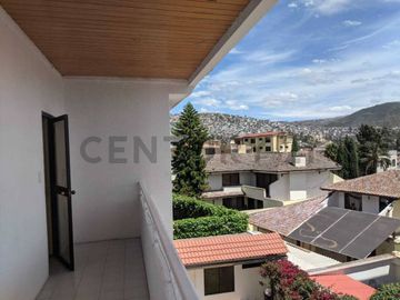 Casa en Venta de 740m2 dentro de la Urbanización El Condado