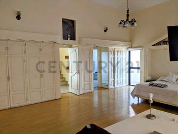 Casa en Venta de 740m2 dentro de la Urbanización El Condado