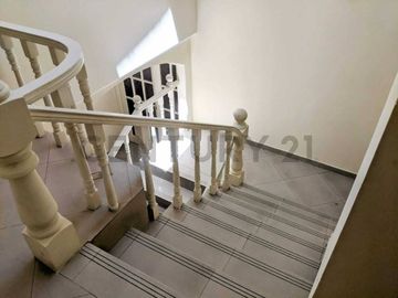 Casa en Venta de 740m2 dentro de la Urbanización El Condado