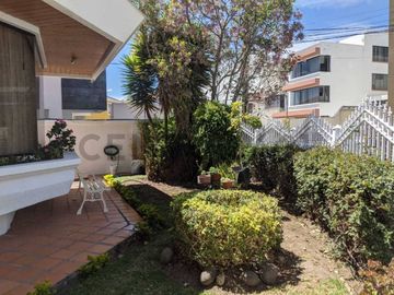Casa en Venta de 740m2 dentro de la Urbanización El Condado