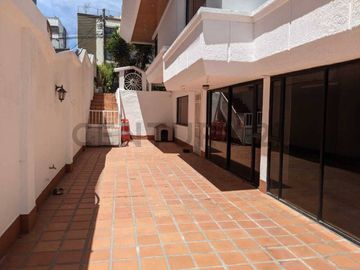Casa en Venta de 740m2 dentro de la Urbanización El Condado