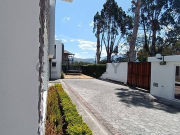 VENTA CASA TUMBACO, SECTOR PLAZA HILACRIL