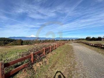 Parcela con vista al  Volcán y derecho a marina