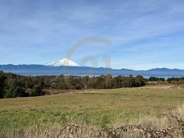 Parcela con vista al  Volcán y derecho a marina