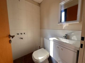 Casa en venta en Barrio El Aromo una planta, 3 dormitorios mas playroom con pileta