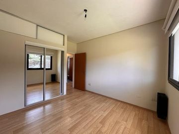 Casa en venta en Barrio El Aromo una planta, 3 dormitorios mas playroom con pileta