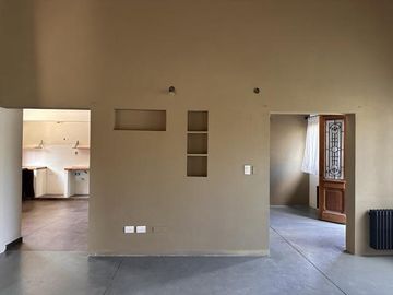 Casa en venta en Barrio El Aromo una planta, 3 dormitorios mas playroom con pileta