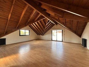Casa en venta en Barrio El Aromo una planta, 3 dormitorios mas playroom con pileta