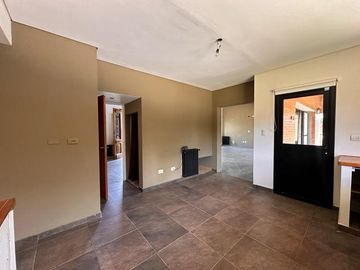 Casa en venta en Barrio El Aromo una planta, 3 dormitorios mas playroom con pileta