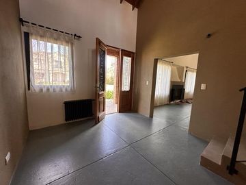 Casa en venta en Barrio El Aromo una planta, 3 dormitorios mas playroom con pileta