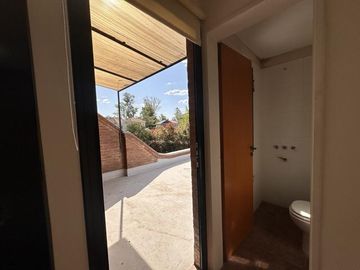 Casa en venta en Barrio El Aromo una planta, 3 dormitorios mas playroom con pileta