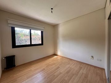 Casa en venta en Barrio El Aromo una planta, 3 dormitorios mas playroom con pileta