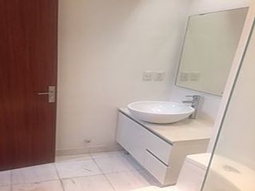 EN VENTA - MODERNO LOFT DE 2 PISOS - ATRAS PALMAS Y PERIFERICO