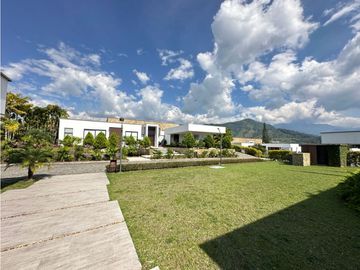 Se Vende Casa Campestre Sector - Avenida Centenario